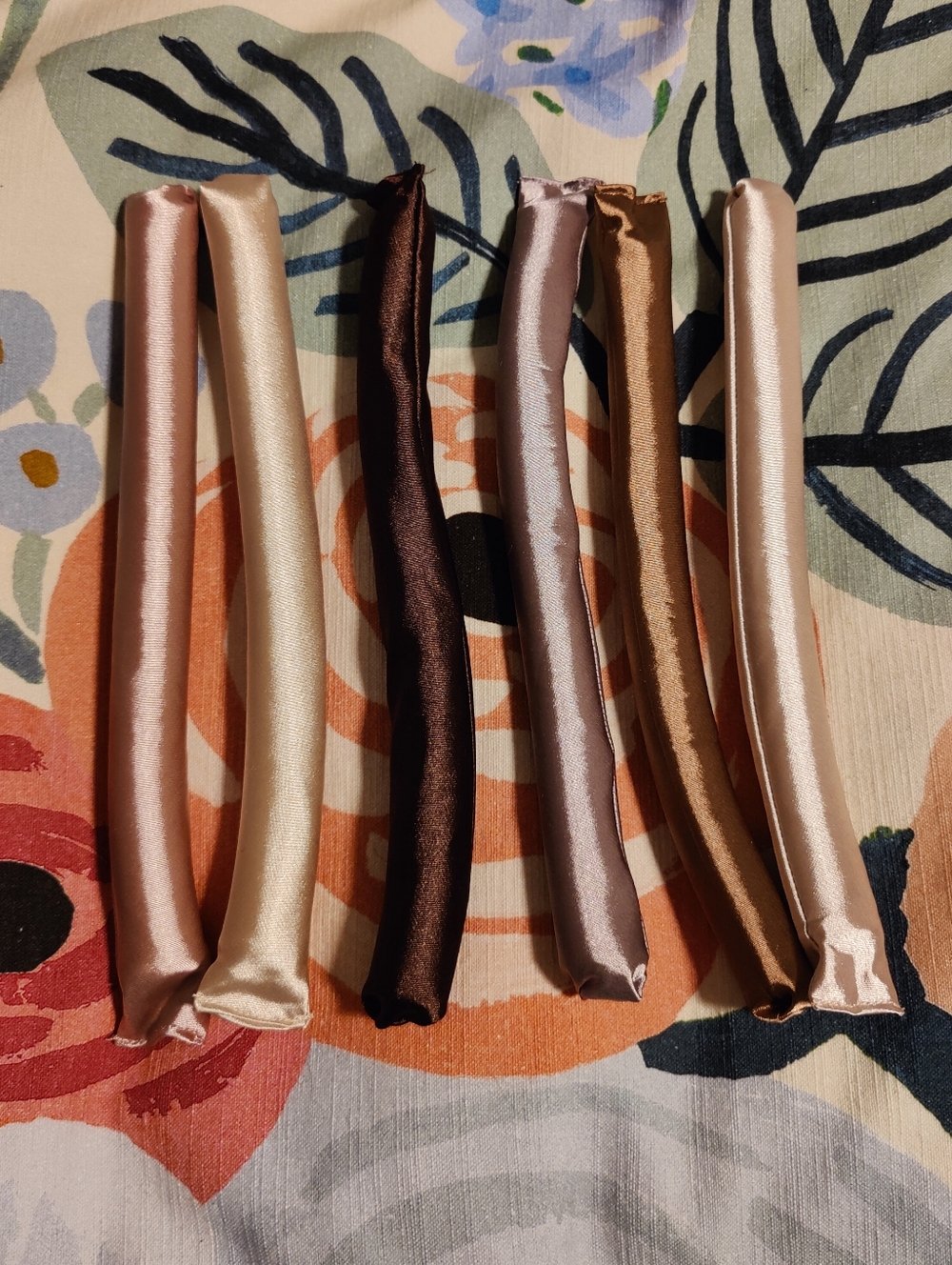 Kitsch - 6 Satin Heatless Hair Curling Rods Set - Neutral Tones
